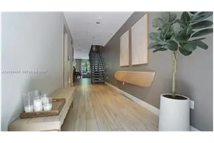 $11000 : Rental property with 3 bedro image 6