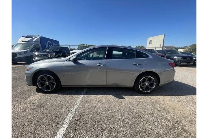 $17459 : Chevrolet Malibu 2023 LT 4dr image 4