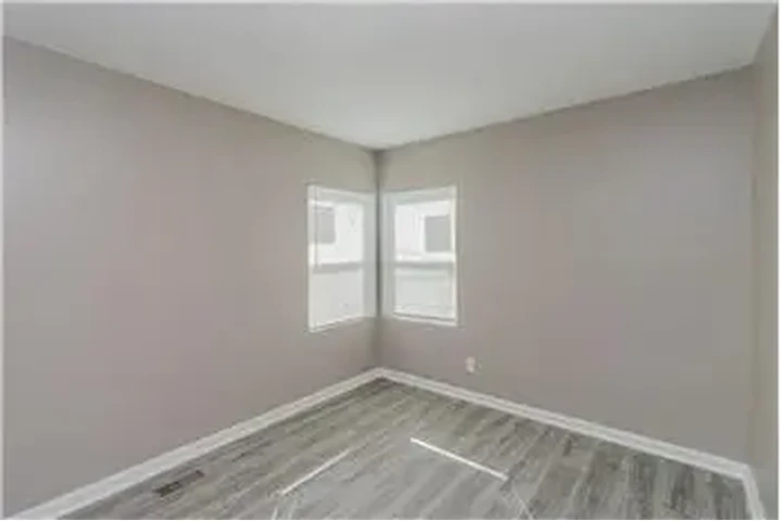 $800 : Rental property with 2 bedro image 7