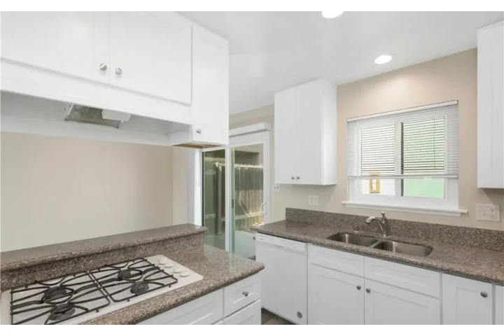 $2500 : 3 Bedroom house in Lynwood image 5