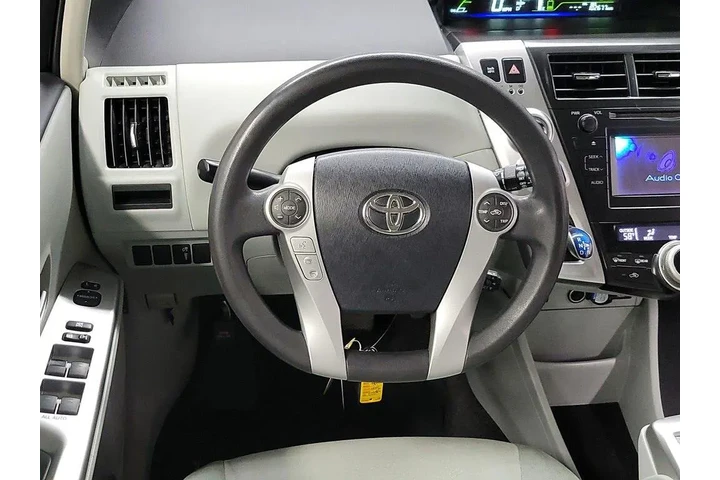 $12998 : Toyota Prius v 2014 Three 4d image 9