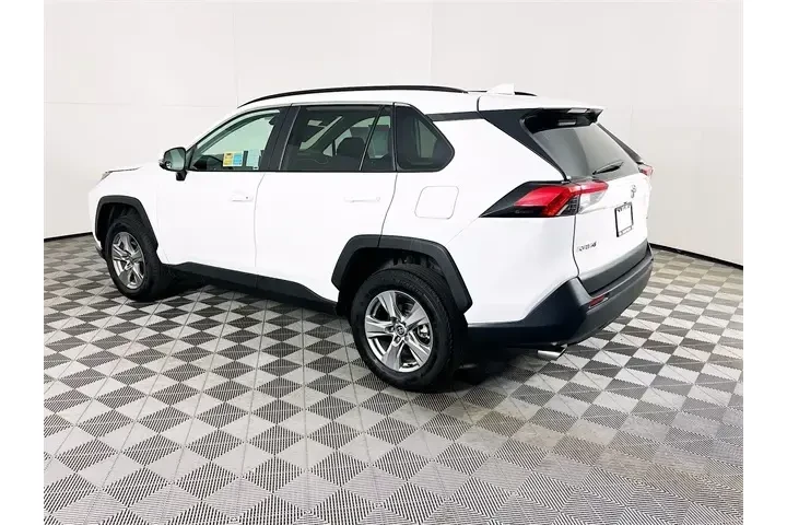 $26500 : Toyota RAV4 2024 XLE 4dr SUV image 5