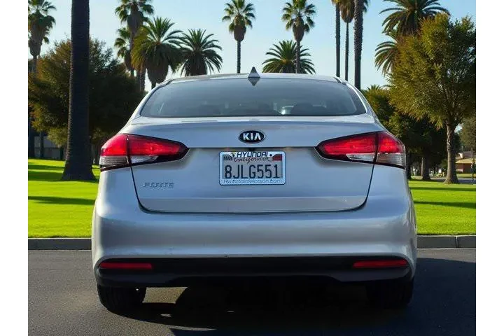 $11500 : Kia Forte 2018 LX 4dr Sedan image 6