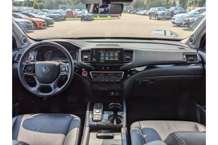 $28975 : 2021 Pilot Touring w/Rear Cap image 3
