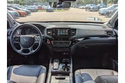 $28975 : 2021 Pilot Touring w/Rear Cap thumbnail