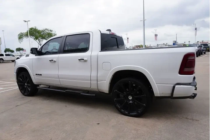 $37725 : Ram 1500 2021 4x4 Laramie 4d image 3