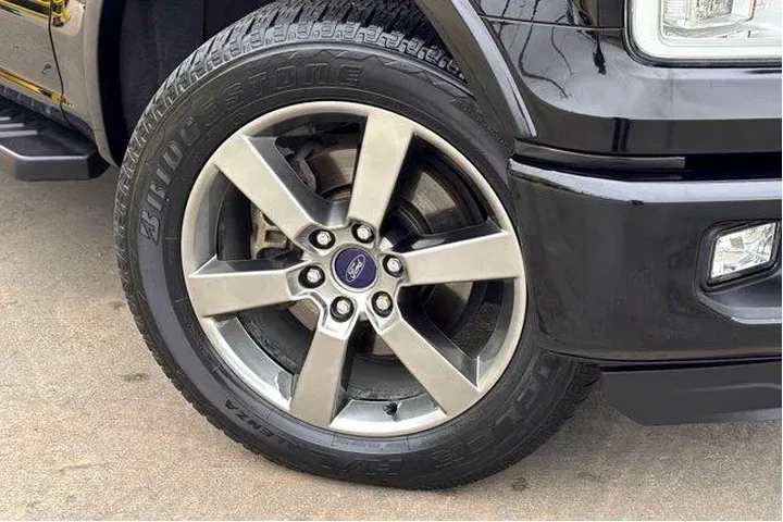 $28977 : Ford F-150 2016 4x4 Lariat 4 image 2