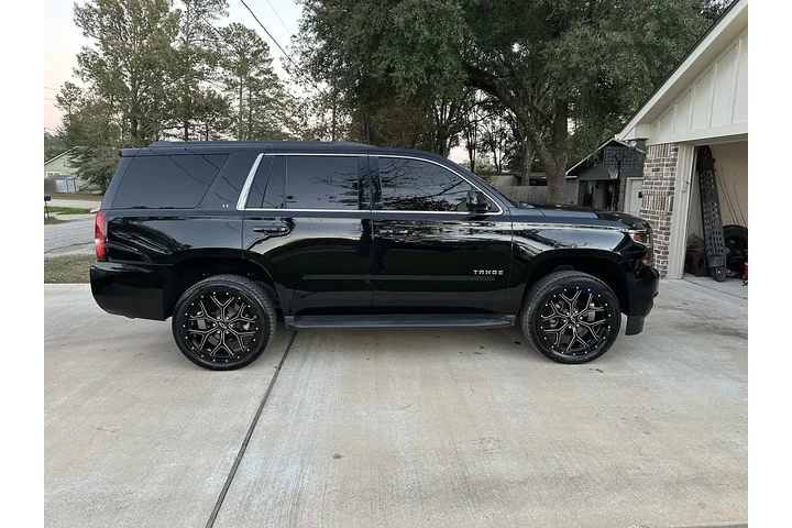 $13000 : 2016 Chevrolet Tahoe LT image 2