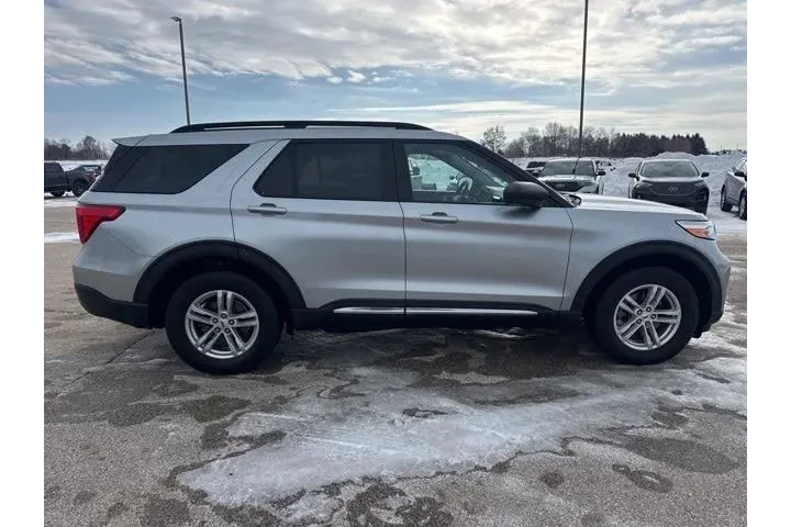 $32999 : Ford Explorer 2023 AWD XLT 4 image 4