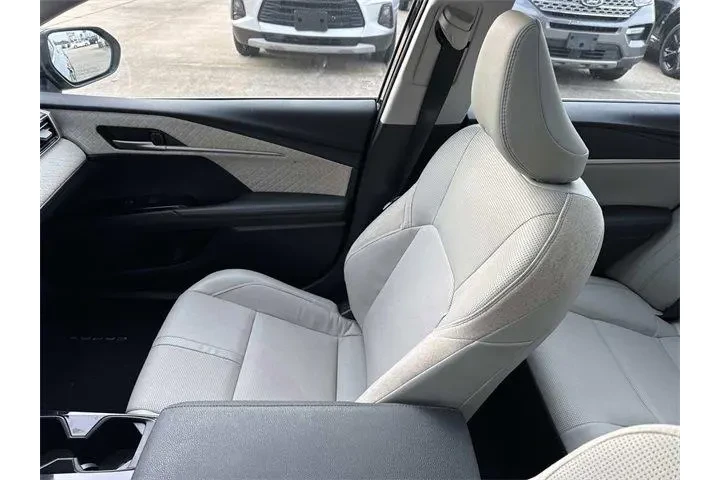 $29995 : Toyota Camry 2025 LE 4dr Sed image 8