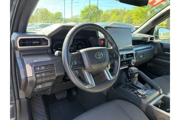 $39409 : Toyota Tacoma 2025 4x4 SR5 4 image 10