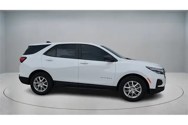 $19689 : Chevrolet Equinox 2023 LS 4d image 2