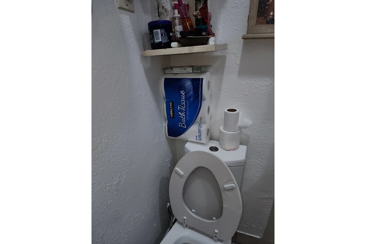 $600 : Tiene grande Cosina y Baño image 4