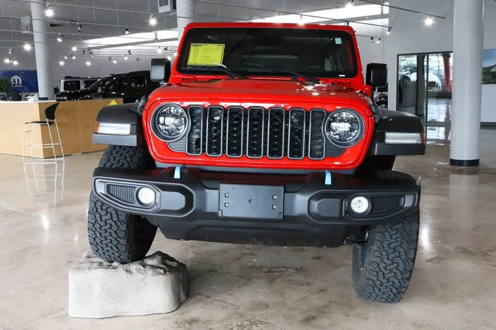 $37988 : 2025 Wrangler 4xe Rubicon 4x4 image 3