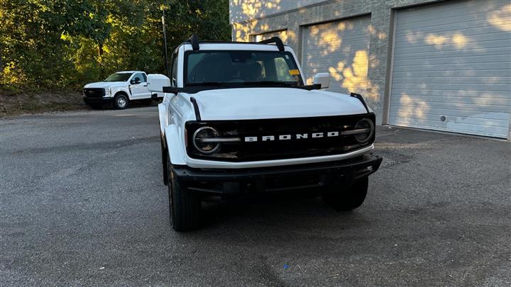 $45700 : PRE-OWNED 2022 FORD BRONCO OU image 5