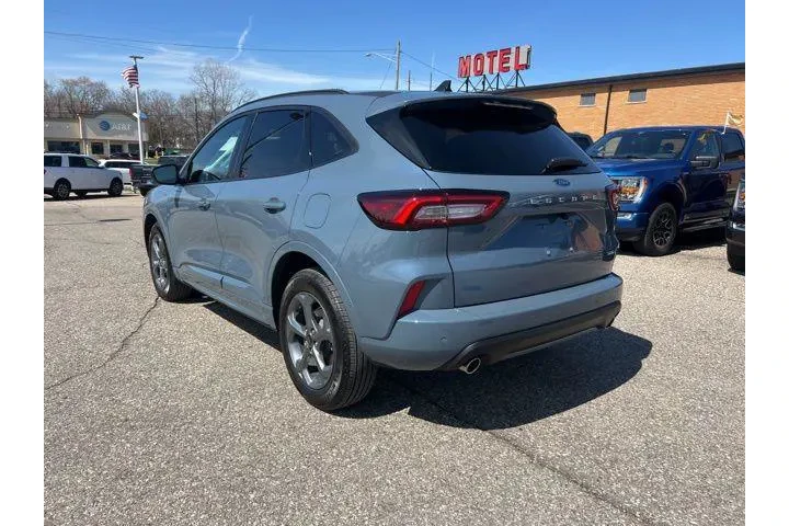 $24992 : Ford Escape 2023 AWD ST-Line image 6
