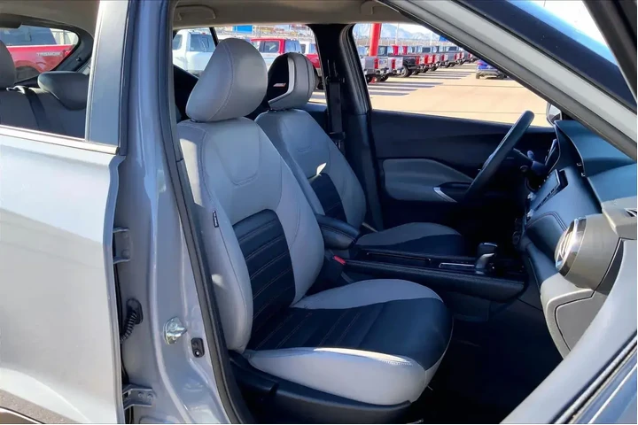 $19096 : Nissan Kicks 2023 SR 4dr Cro image 8