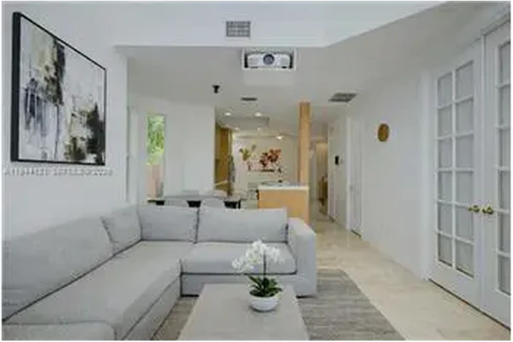 $7950 : Rental property with 3 bedro image 9