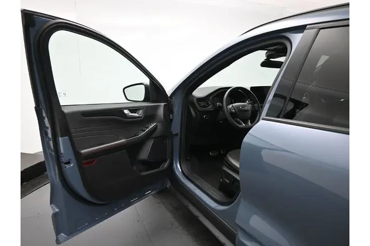 $18876 : Ford Escape 2023 ST-Line 4dr image 9