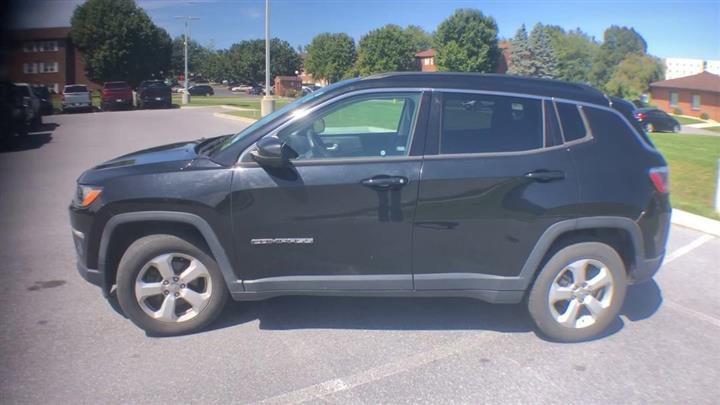 $16000 : PRE-OWNED 2018 JEEP COMPASS L image 5