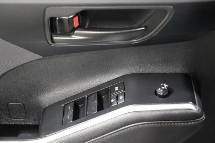 $35896 : Toyota Highlander 2023 LE 4d image 7