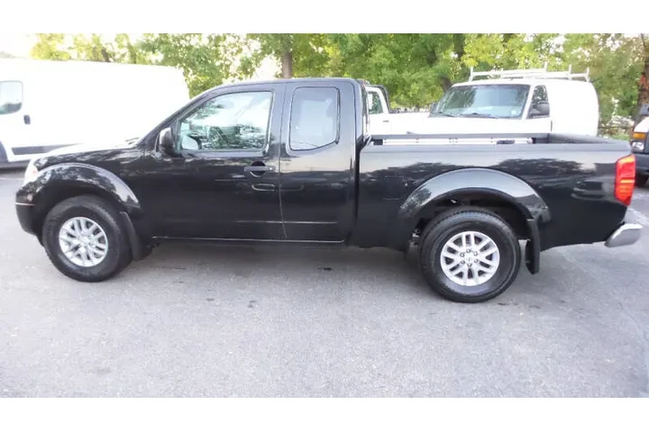 $13900 : 2016 Frontier SV V6 image 5