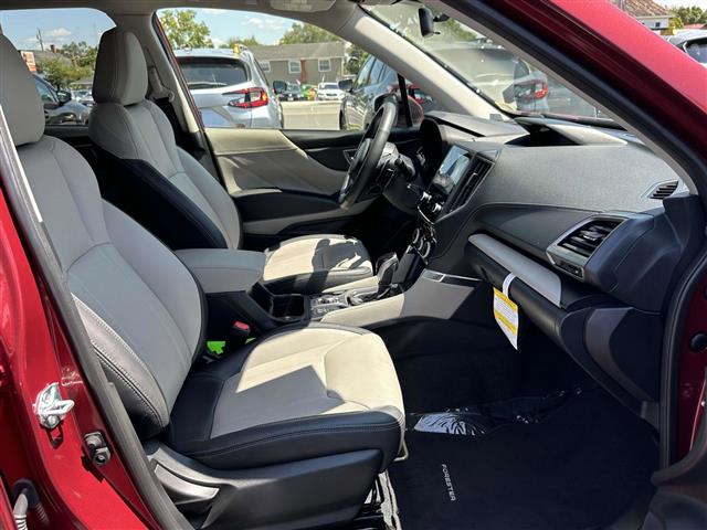 $31393 : PRE-OWNED 2024 SUBARU FORESTE image 9