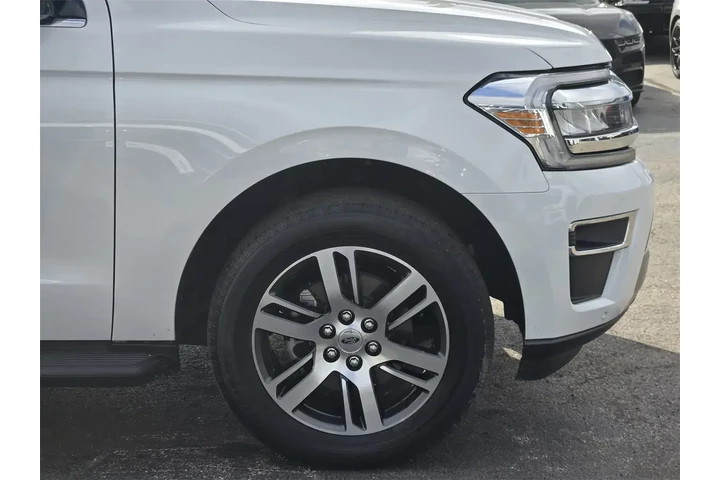 $38595 : Ford Expedition 2024 4x2 Lim image 8