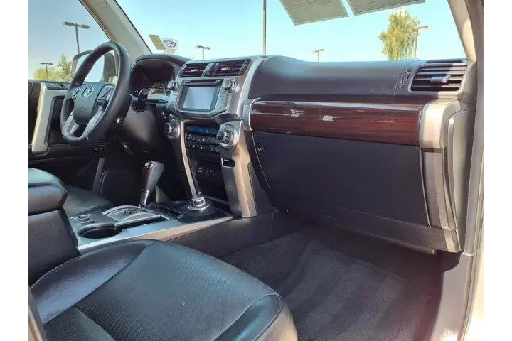 $35798 : Toyota 4Runner 2019 4x4 SR5 image 10