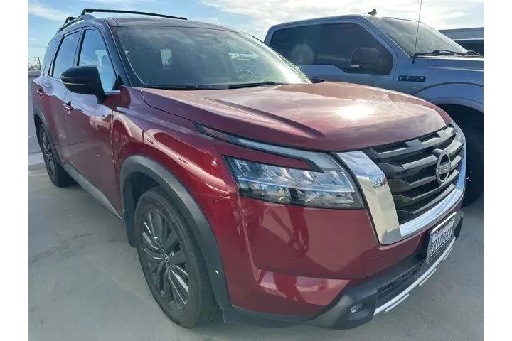 $28900 : Nissan Pathfinder 2022 SL 4d image 1