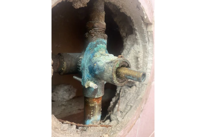 Plomero barato 24/7 image 3