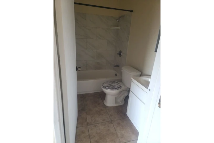 $1200 : Se renta Estudio en LA image 3