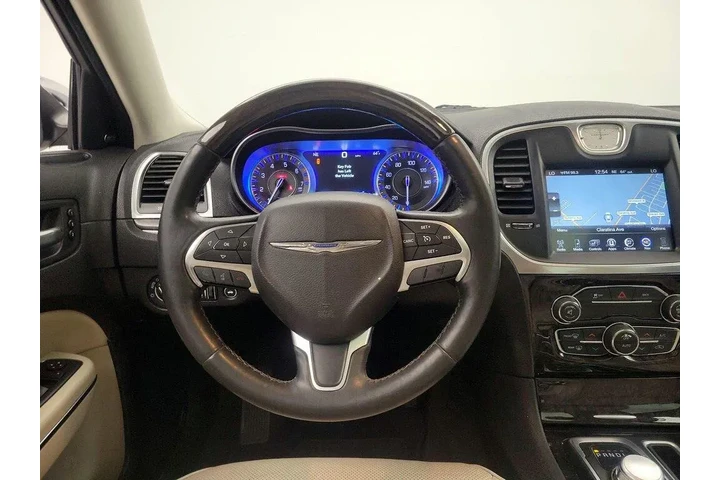 $15998 : Chrysler 300 2016 C 4dr Seda image 10