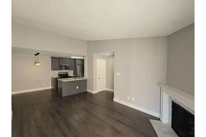 $1050 : private 1bedroom/1bathroom image 6