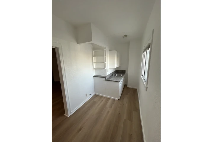 $1600 : Koreatown Se Renta Estudio image 2