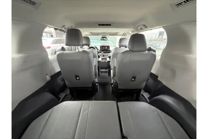 $33495 : Toyota Sienna 2023 XLE 8-Pas image 9