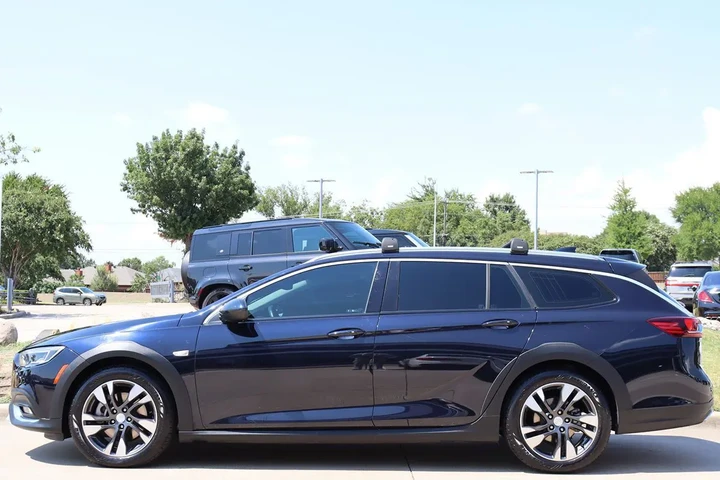 $19745 : 2018 Regal TourX Essence image 6