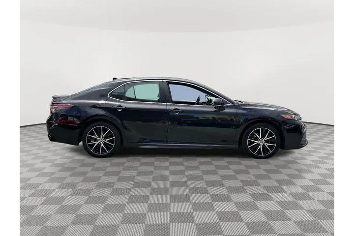 $24395 : Toyota Camry 2024 SE 4dr Sed image 2
