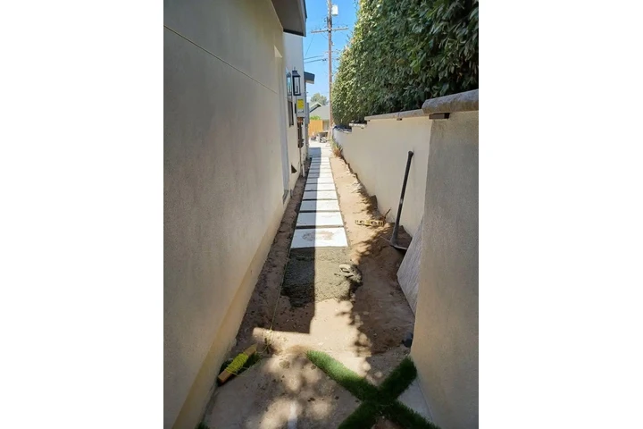 Arellano lawn care y landscape image 3