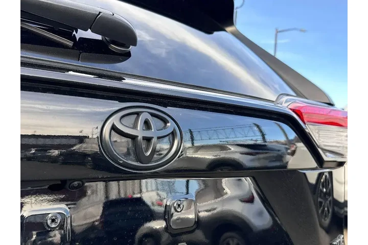 $22995 : Toyota RAV4 2022 AWD XLE 4dr image 8