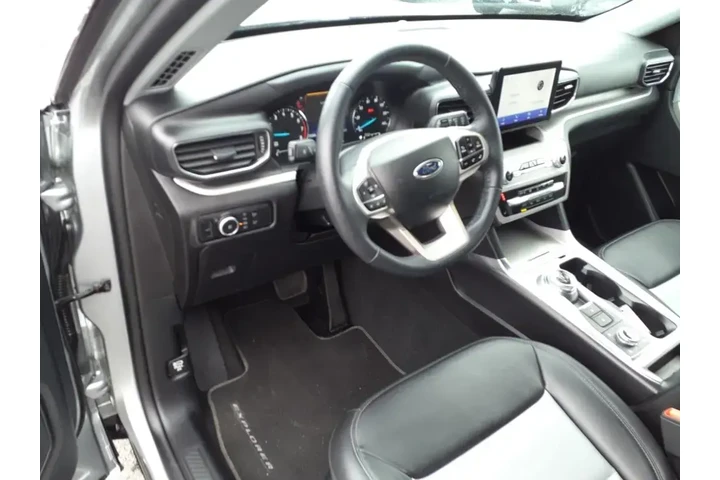 $37990 : Ford Explorer 2024 AWD XLT 4 image 9