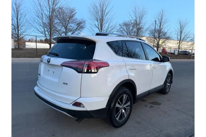 $15995 : 2016 RAV4 XLE image 7