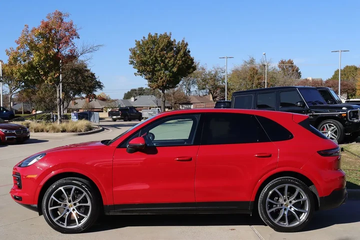 $51998 : 2023 Cayenne image 7