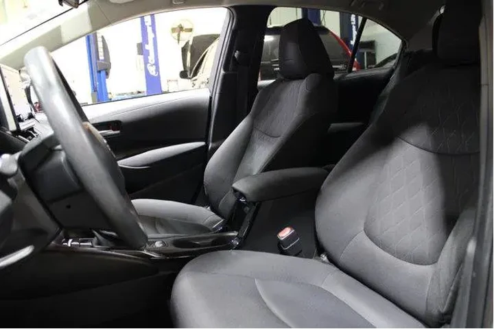$18987 : Toyota Corolla 2021 LE 4dr S image 4