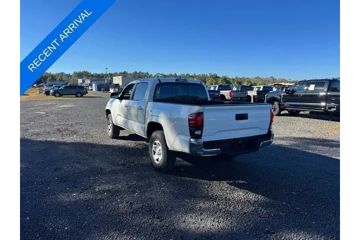 $30585 : Toyota Tacoma 2023 4x2 SR5 4 image 3