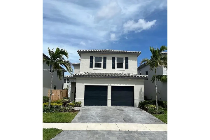 $2450 : PET FRIENDLY HOME image 1