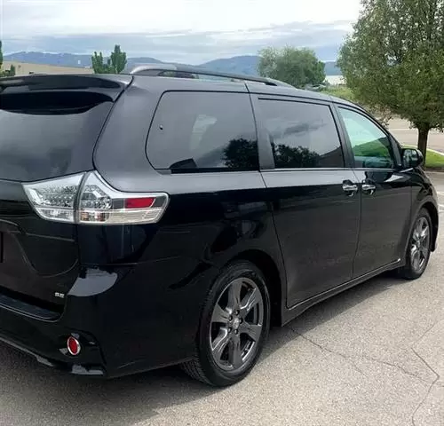 $12500 : 2017 TOYOTA SIENNA SE image 4