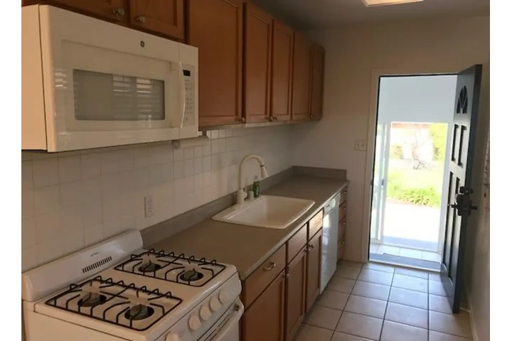 $1920 : 2 BED Home In Leimert Park, LA image 5