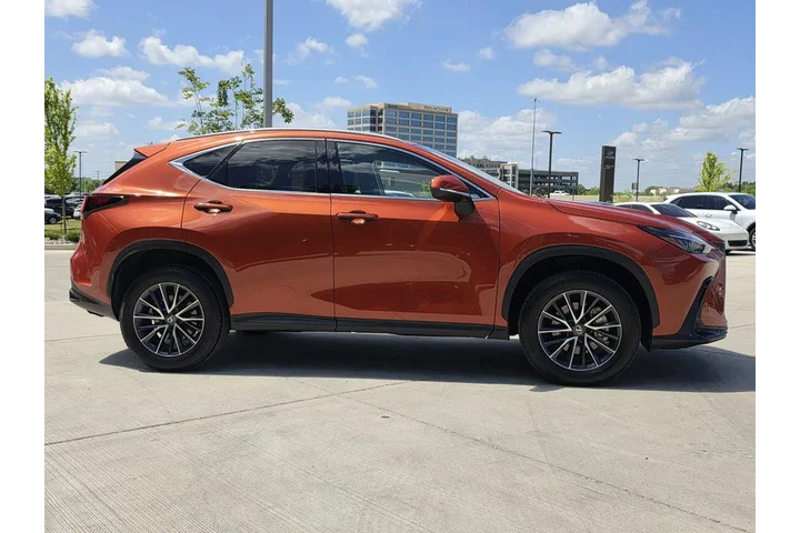 $39923 : Lexus NX 250 2024 4dr Crosso image 4