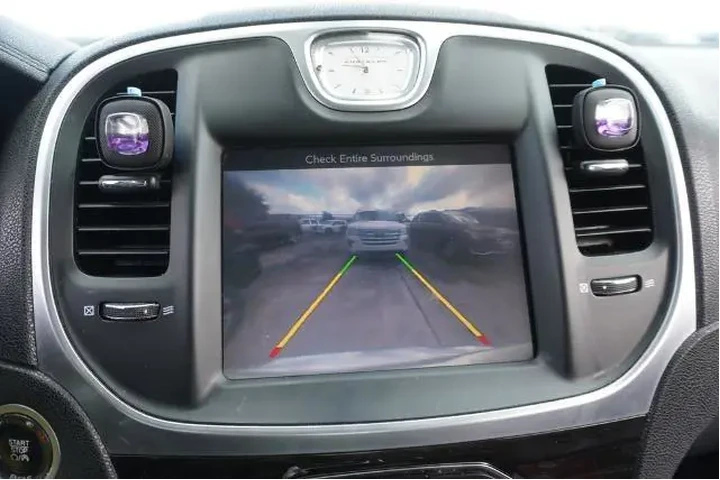 $13888 : Chrysler 300 2016 Limited 4d image 9